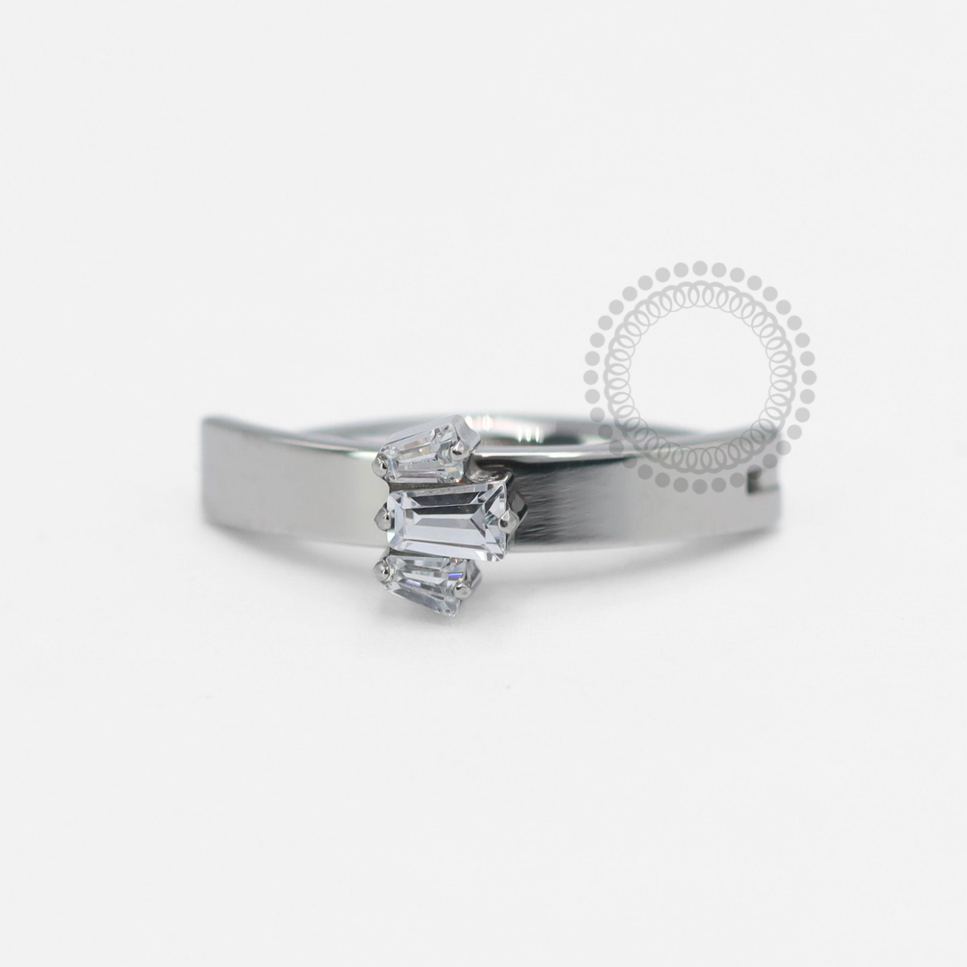 TN1790 Navel Belly Clicker Liso Adereço Baguette CZ Titânio ASTM F-136