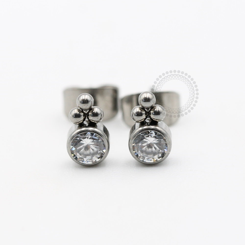 TN469 Stone 3 Spheres Titanium Earring