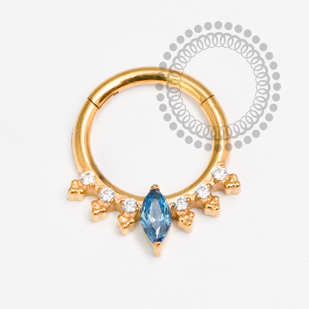 TN2043 Segmento 8mm CZ Navete Azil Safira Titânio PVD Gold