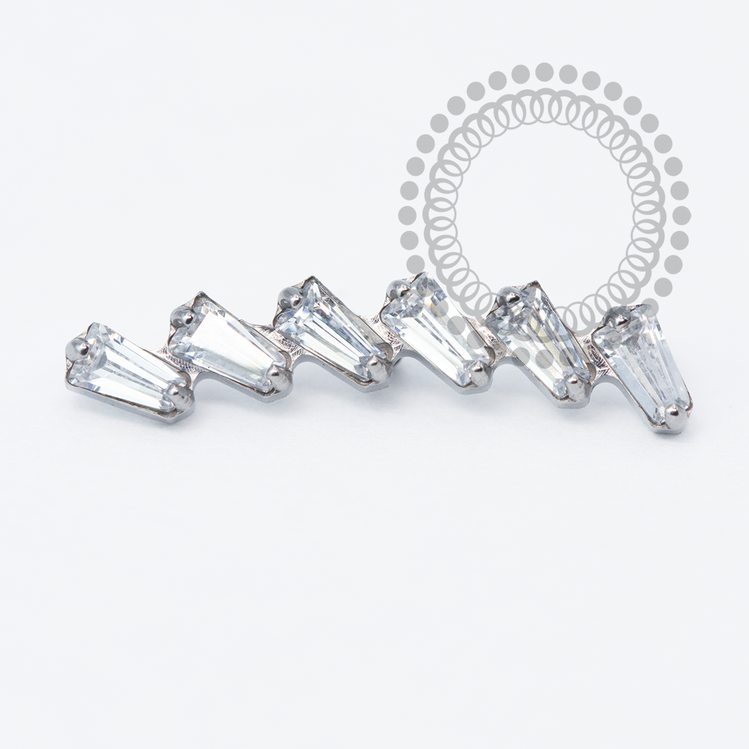 TN2030 Topo Cluster 6 Baguette CZ Titânio ASTM F136