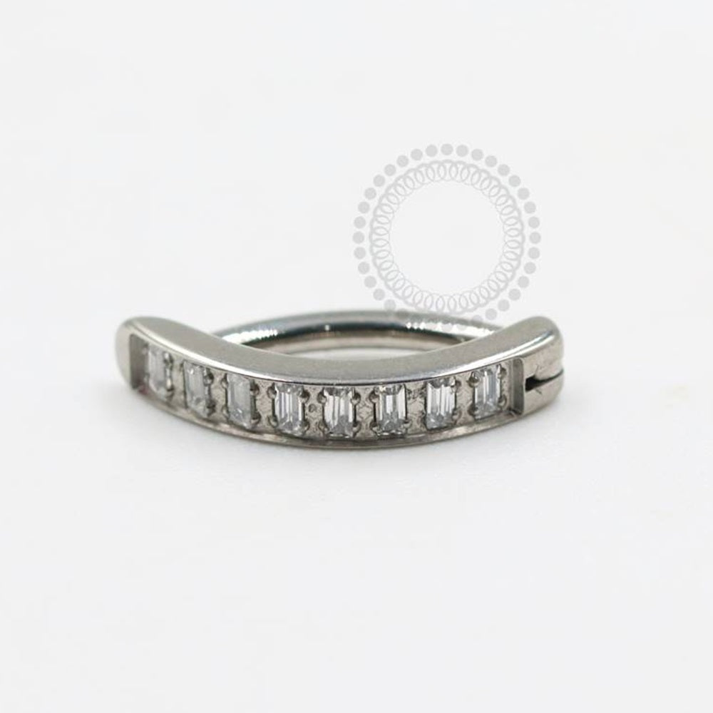 TN1006 Navel Belly Clicker Zirconias Baguette Titânio