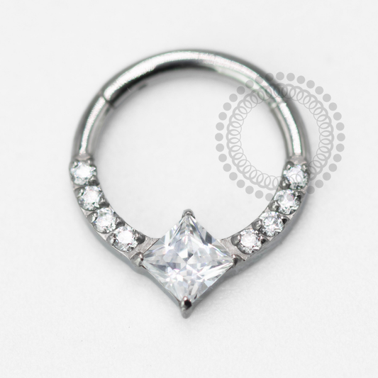 TN1639 Segmento Frontal Cravejado CZ Quadrada Titanio ASTM F136