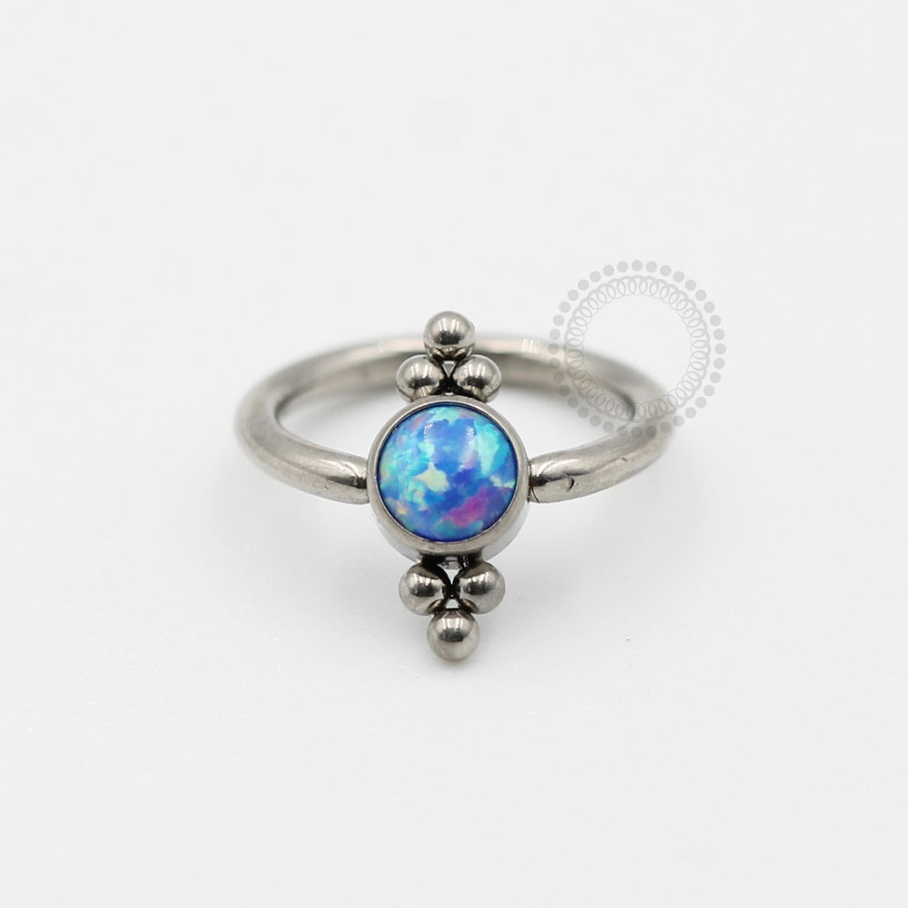 TN439 Captive Opala Sintética Esferas Titânio