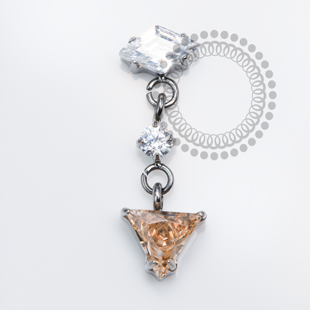 TN2083 Topo Pingente Losangolo Champanhe Titânio ASTM F136