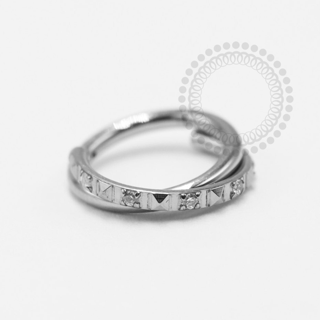 TN1323 Segmento Entrelaçado Geometrico CZ Titânio ASTM F-136