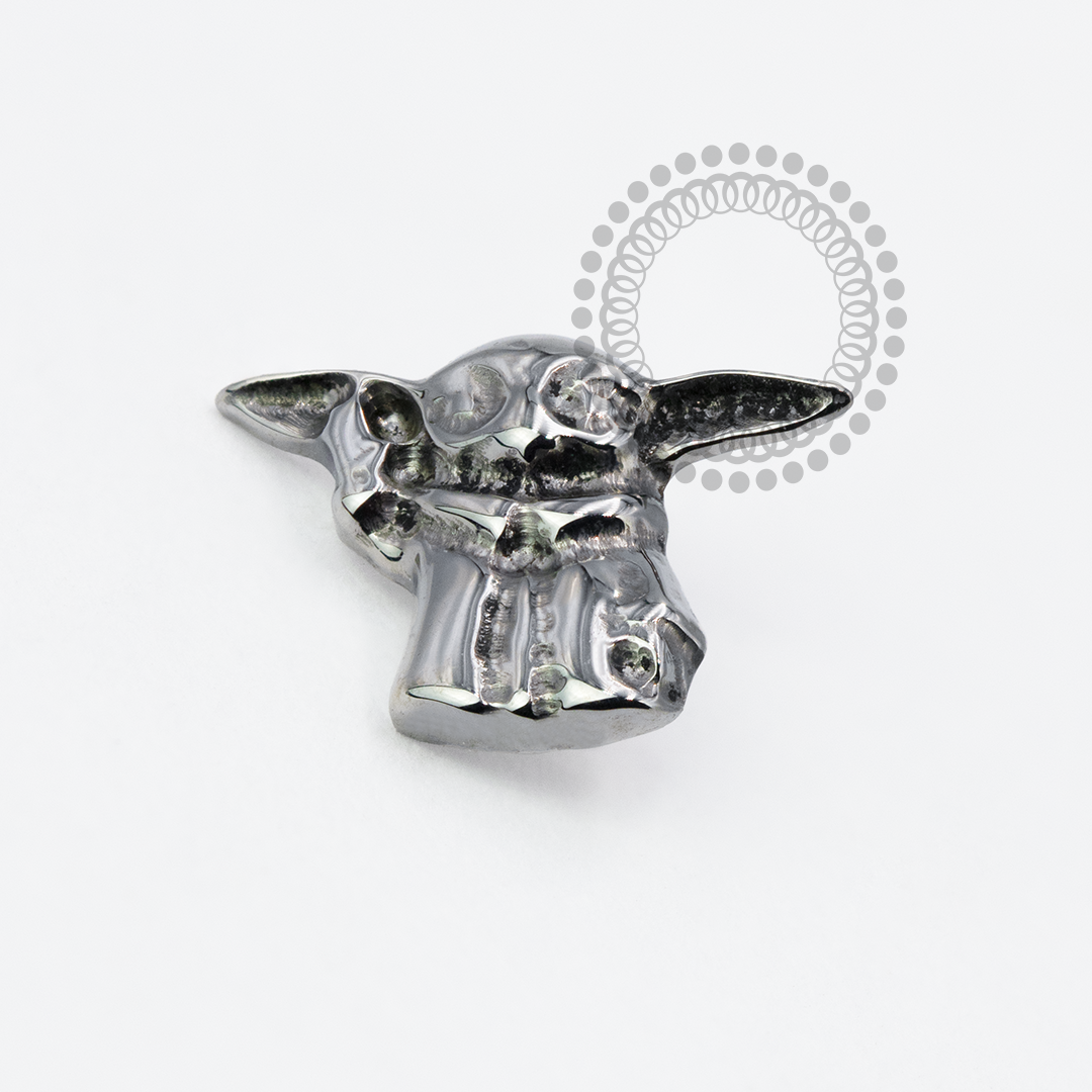 TN1940 Topo Baby Yoda Star Wars Titânio ASTM F136