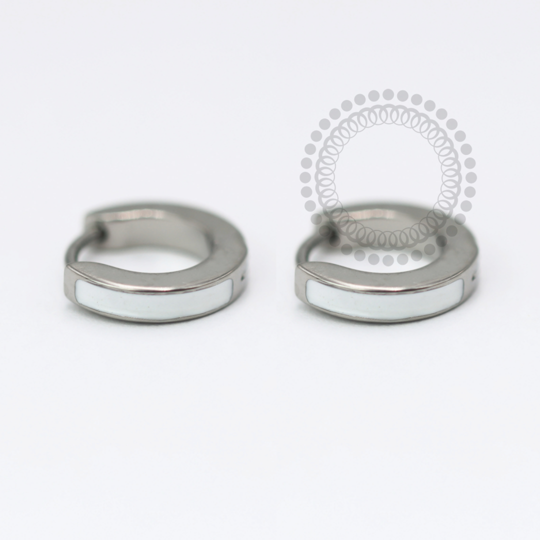 TN1761 Par De Brincos Liso Faixa Branca Titânio ASTM F-136