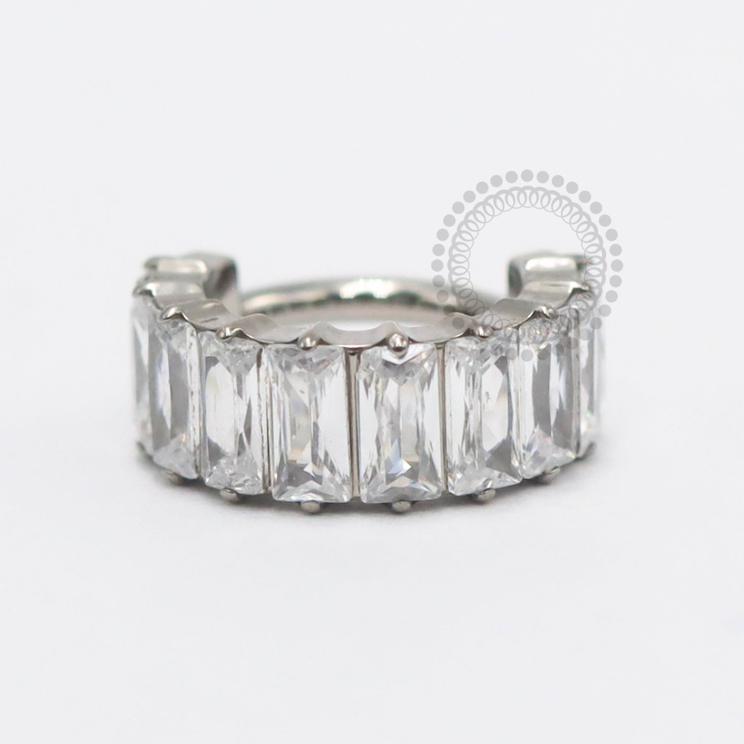 TN2377 Segmento Baguette CZ Cravada Titanio ASTM F136