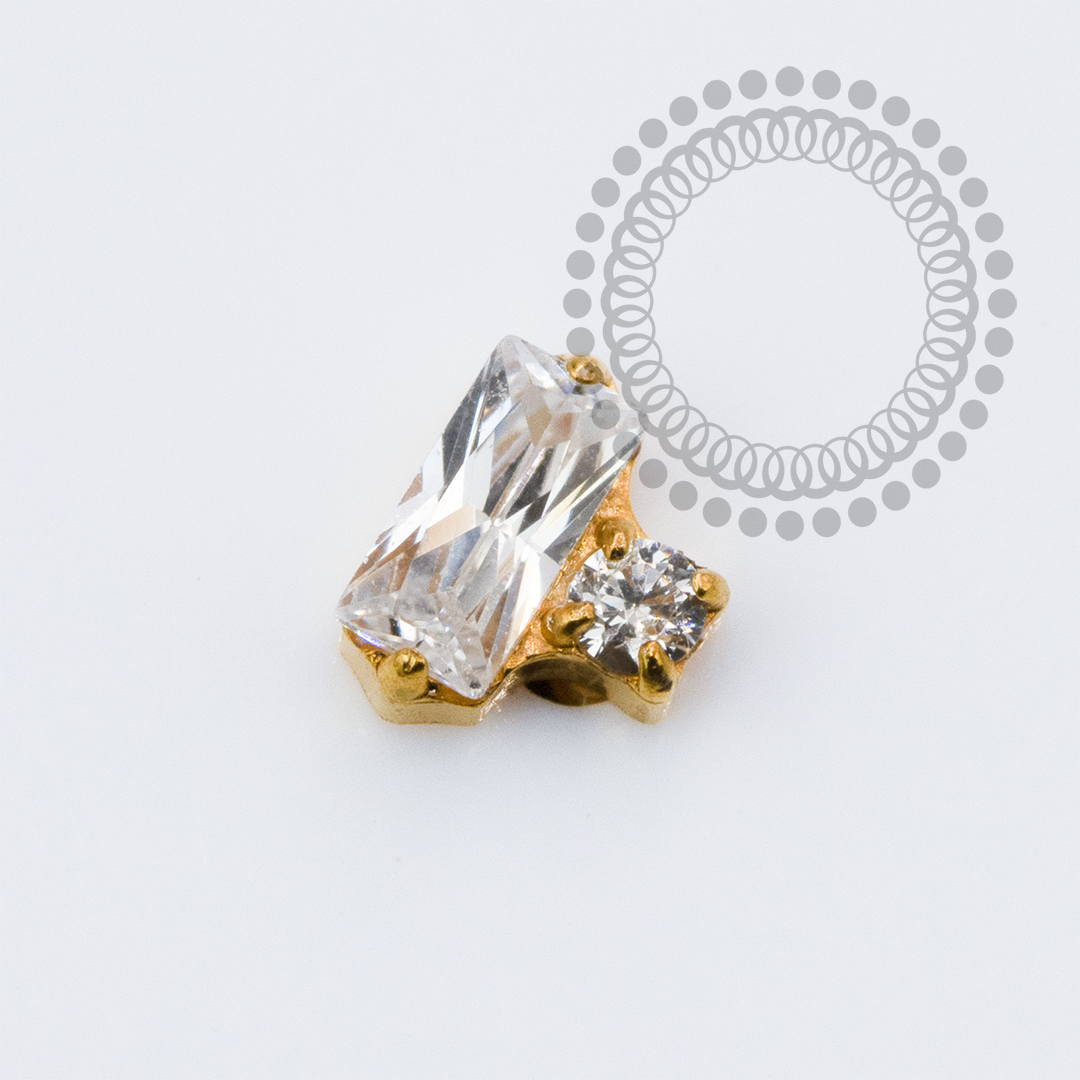 TN2292 Topo Mini Baguete CZ Titânio PVD Gold