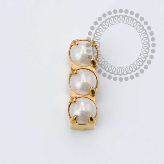TN2284 Topo Barrinha 3 Pérolas Titânio PVD Gold