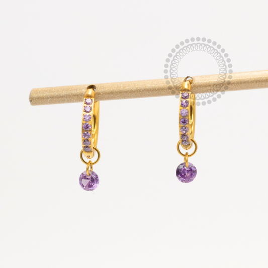 TN2370 Brinco Argola 1 Pingente CZ Roxo Titânio PVD Gold