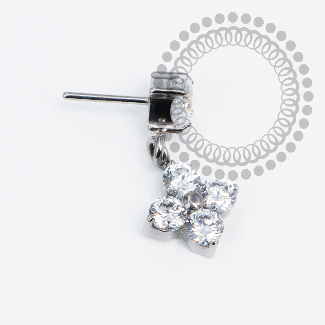 TN2107 Topo CZ Pingente Trevo Push Pin Titânio ASTM F136