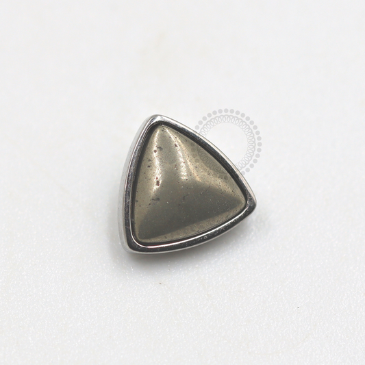 TN682 Topo Triangular Synthetic Titânio