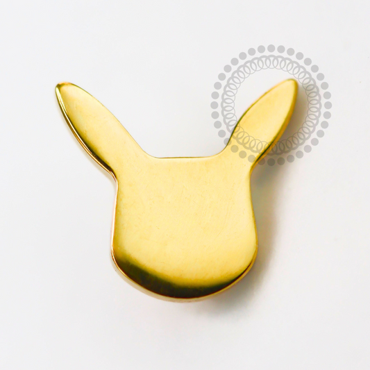 TN1593 Topo Umbreon Coleção Pokémon Titânio PVD Gold
