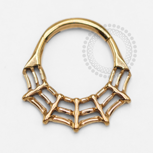 TN1370 Segmento Teia De Aranha Titânio PVD Gold