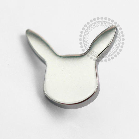 TN1592 Topo Umbreon Coleção Pokémon Titânio ASTM F-136