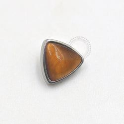 TN682-2 Topo Triangular Synthetic Tiger Eye Titânio