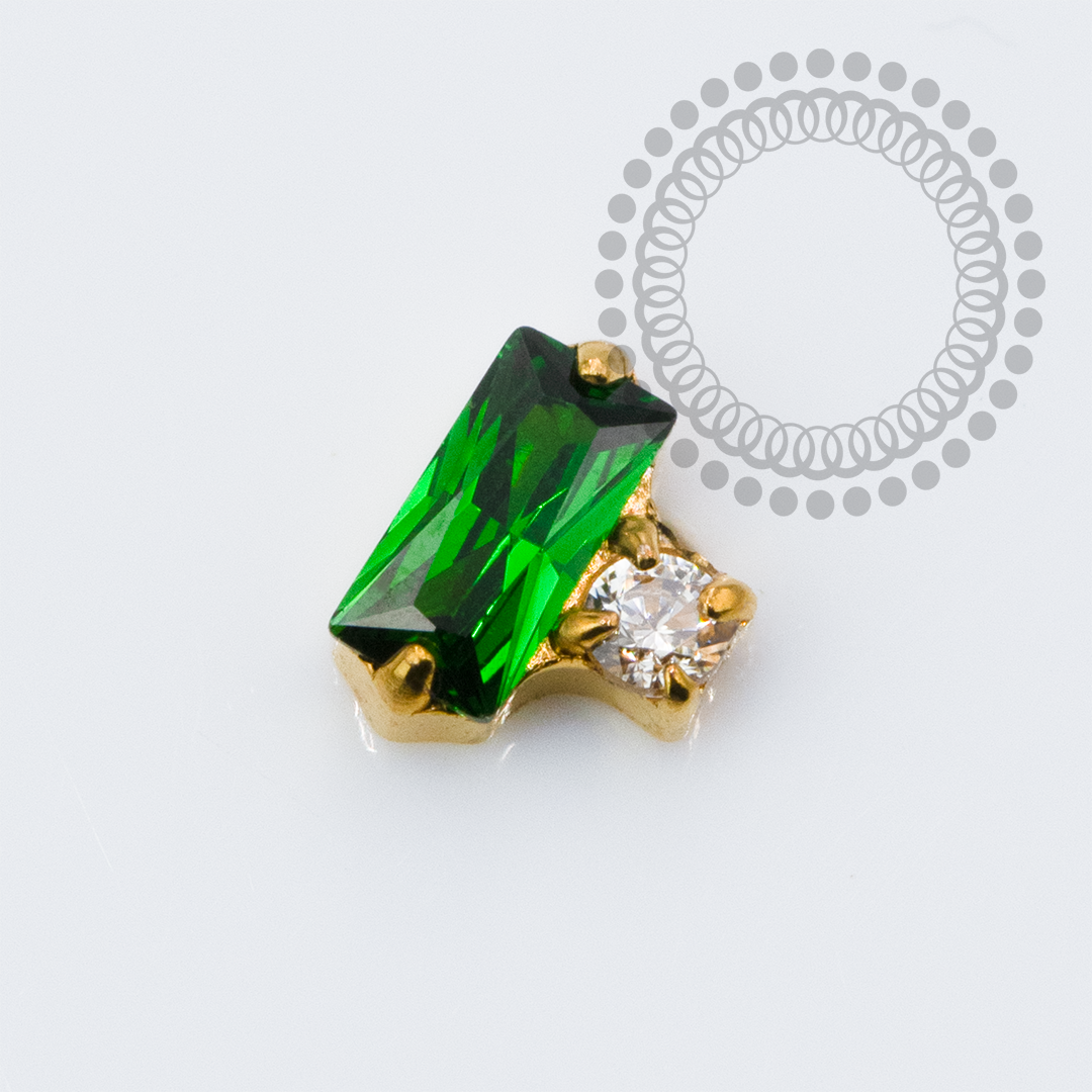 TN2292 Topo Mini Baguete CZ Titânio PVD Gold