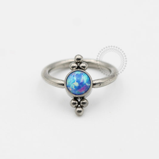 TN439 Captive Opala Sintética Esferas Titânio