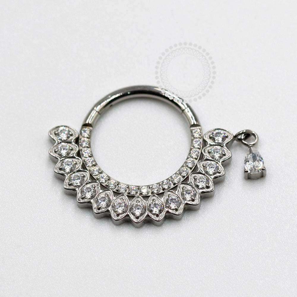 TN1130 Segmento Cravejado Frontal Pingente Titânio ASTM F-136