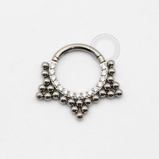 TN438 Segmento Cravejado Frontal Esferas Titânio