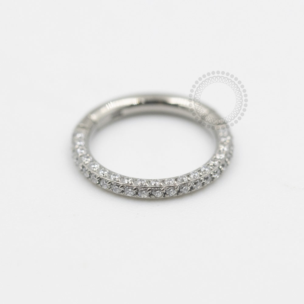 TN391 Segmento 3 Lados Cravejado Titânio ASTM F136