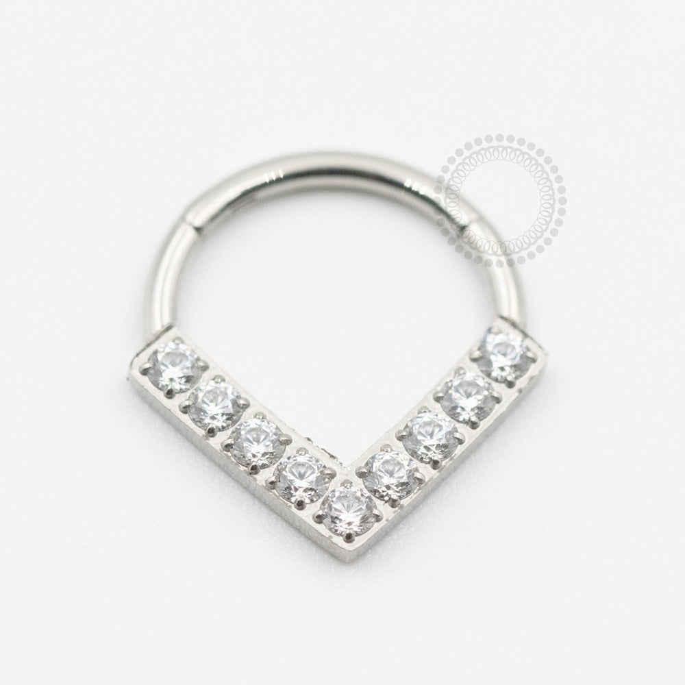 TN618 Segmento Frontal V 9 Pedras Titânio ASTM F136