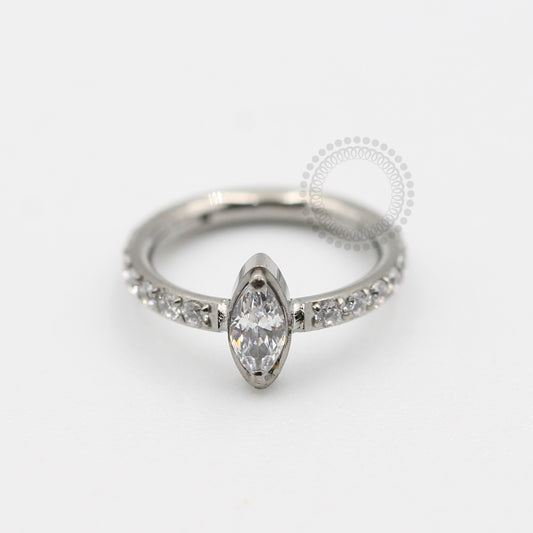 TN65 Segmento Cravejado Brilhante Navete Titânio ASTM F136