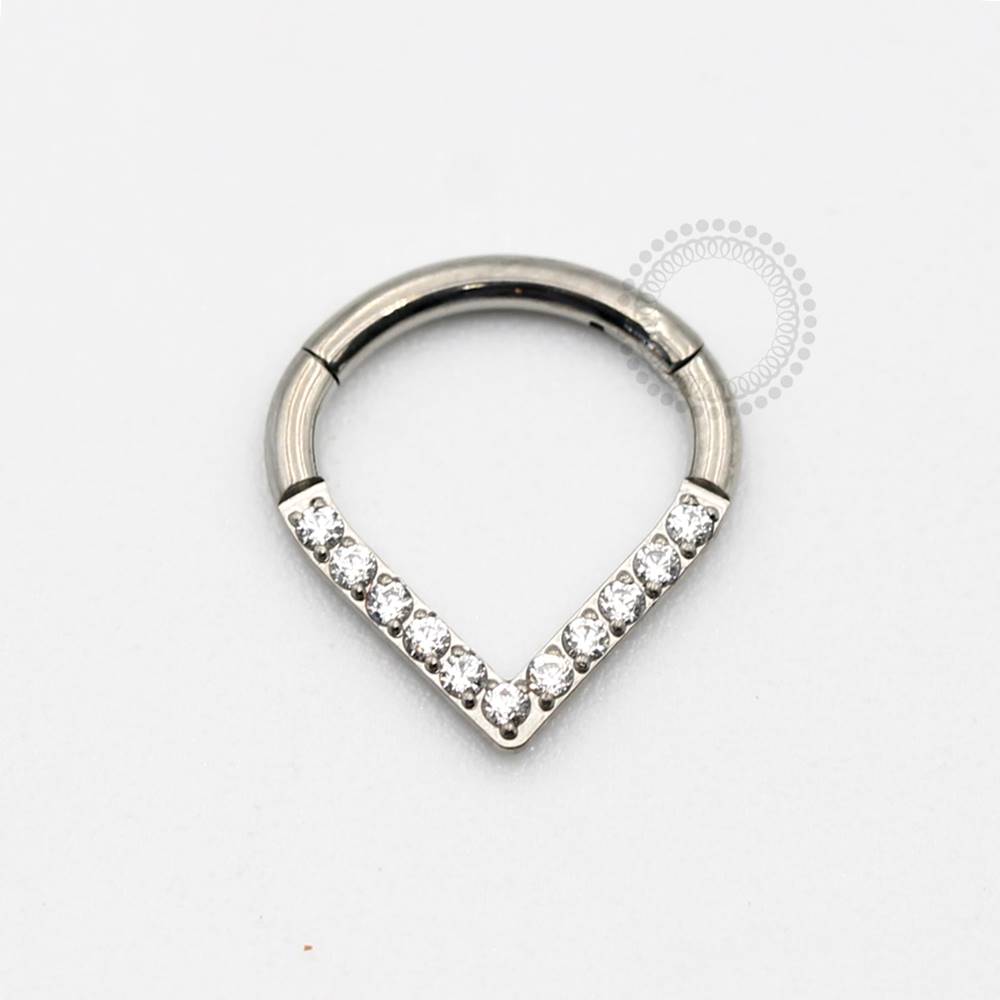 TN456 Segmento Frontal Triangular Cravejado Titânio ASTM F136