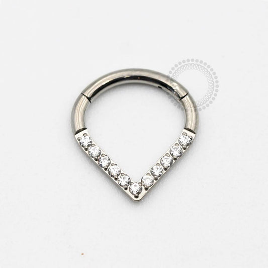 TN456 Segmento Frontal Triangular Cravejado Titânio ASTM F136