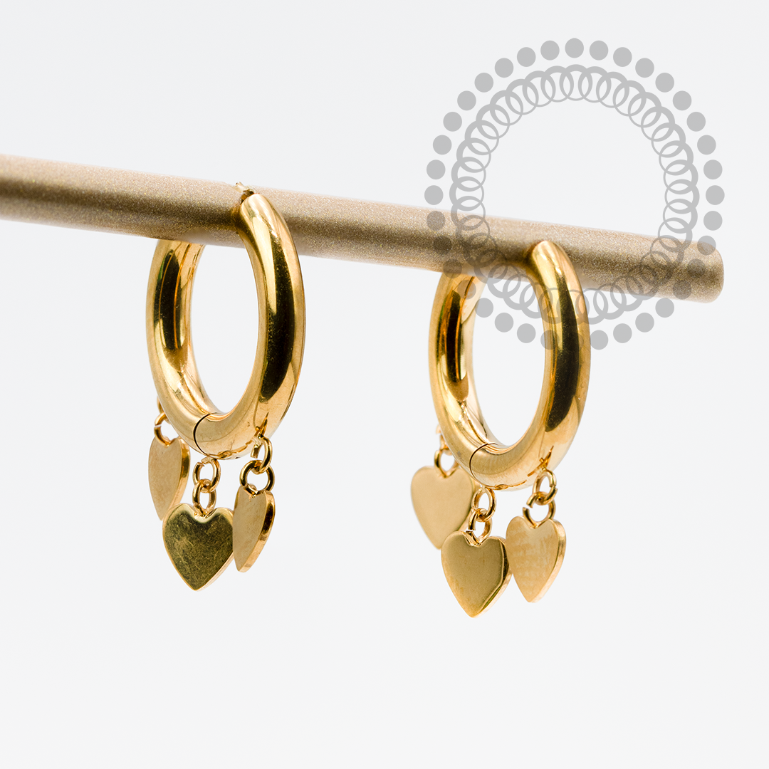 TN1966 Brinco Argola Pingente 3 Corações Titânio PVD Gold