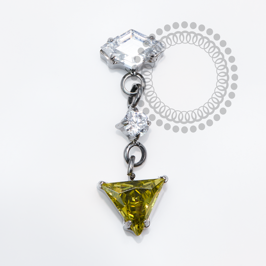 TN2084 Topo Pingente Losangolo Peridot Titânio ASTM F136