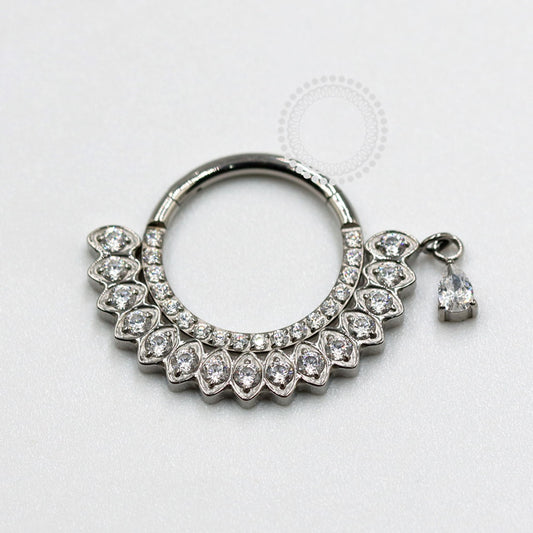 TN1130 Segmento Cravejado Frontal Pingente Titânio ASTM F-136