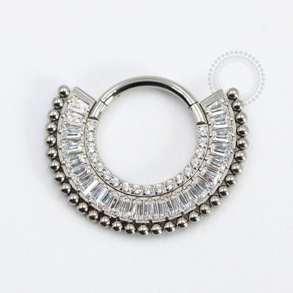 TN747 Segmento Frontal CZ Baguette Esferas Titânio ASTM F136