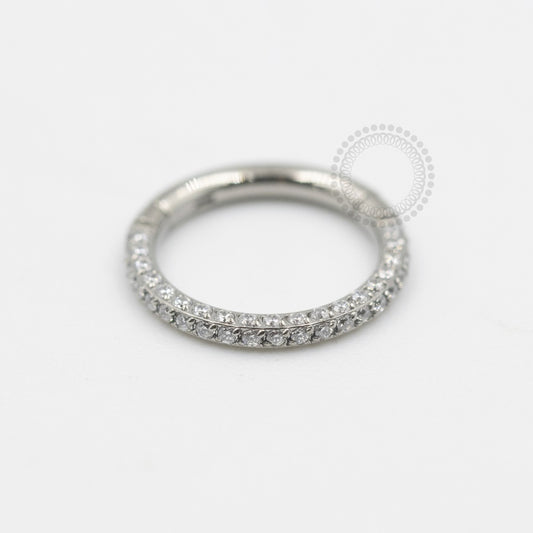 TN391 Segmento 3 Lados Cravejado Titânio ASTM F136